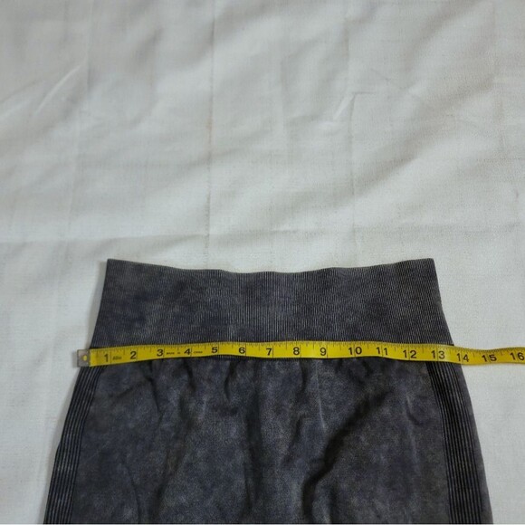 PINK Victoria's Secret Gray Acid Wash Seamless Leggings Size Large - Picture 5 of 8